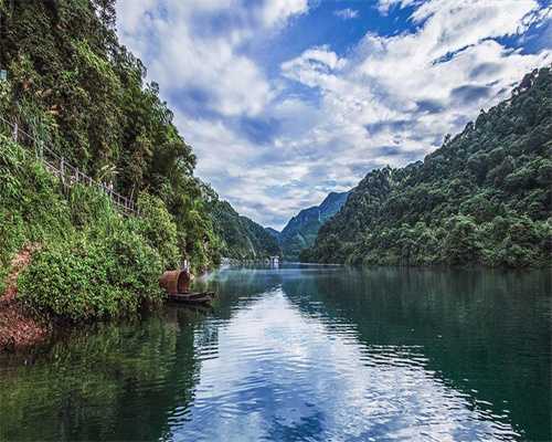 女性月经周期延迟，突然来潮的现象应该引起关注，可能与多种因有关。